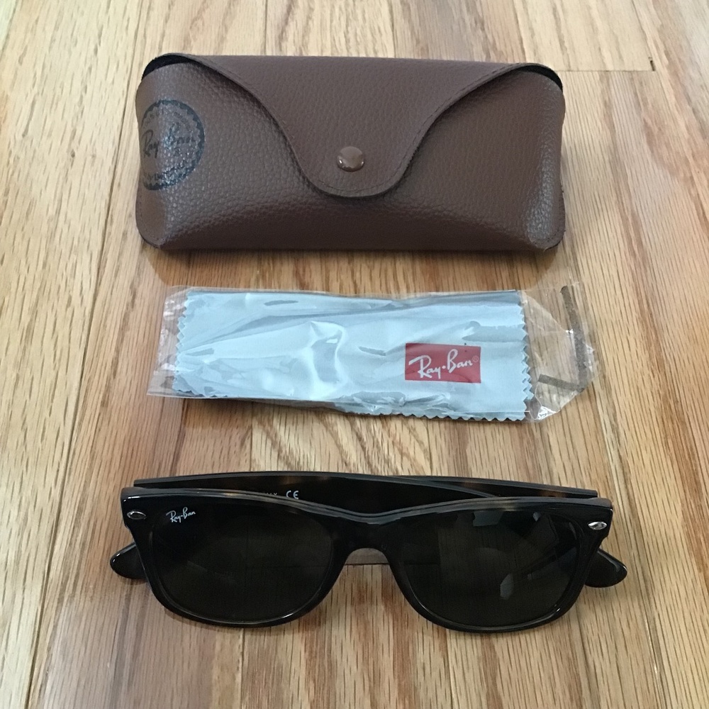 Ray Ban New Wayfarer Classic Sunglasses -Dark Tortoise- small face sizing 52~18